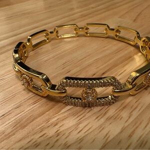 Elegant Gold Bracelet with Crystal Accents